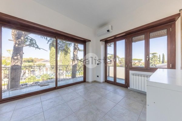 appartamento in vendita a Roma in zona Appio Pignatelli