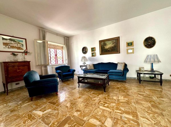 appartamento in vendita a Roma in zona Ardeatino
