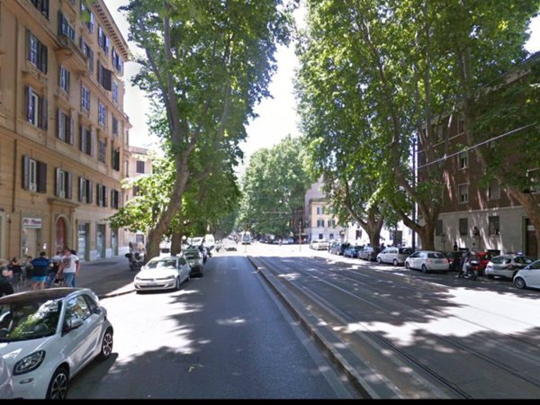 negozio in vendita a Roma in zona Trastevere