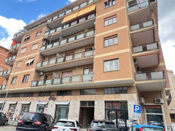 negozio in vendita a Roma in zona Monte Sacro/Talenti