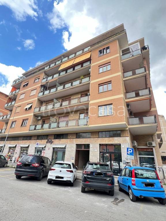 negozio in vendita a Roma in zona Monte Sacro/Talenti