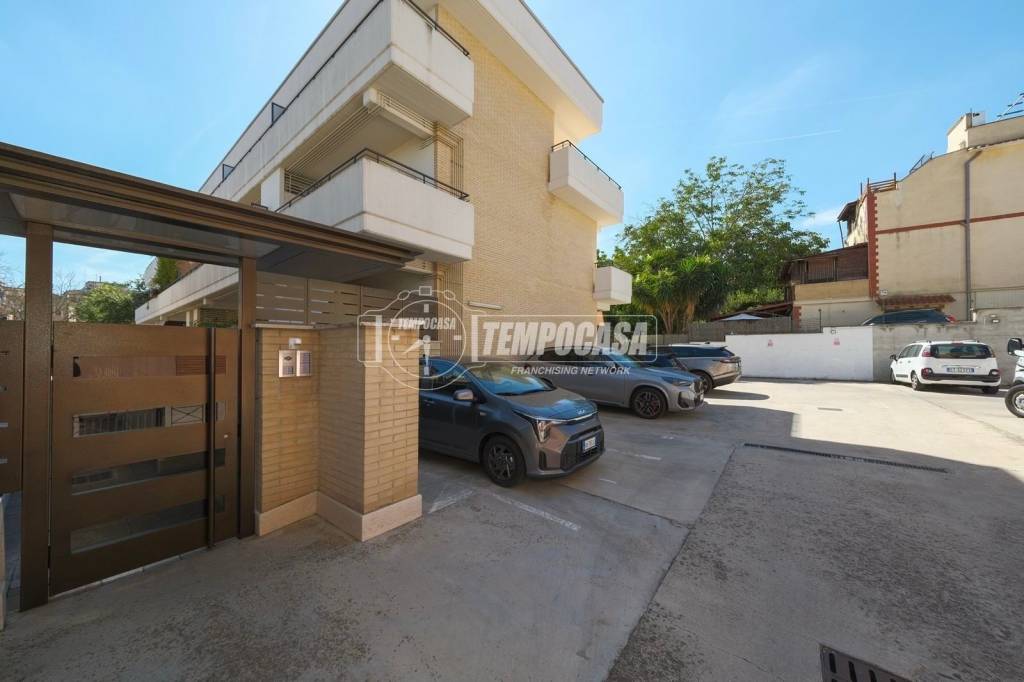 appartamento in vendita a Roma in zona Grottarossa