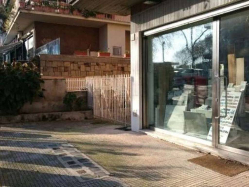negozio in vendita a Roma in zona Gianicolense