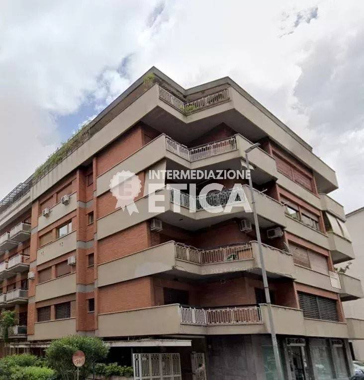 appartamento in vendita a Roma in zona Ardeatino