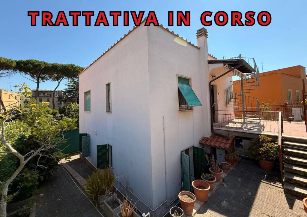 appartamento in vendita a Roma in zona Corviale