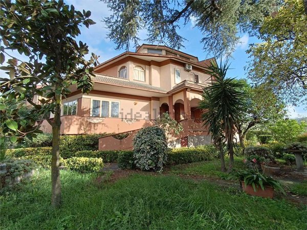 casa indipendente in vendita a Roma in zona Finocchio