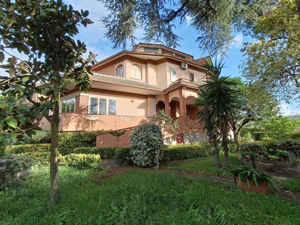 casa indipendente in vendita a Roma in zona Finocchio