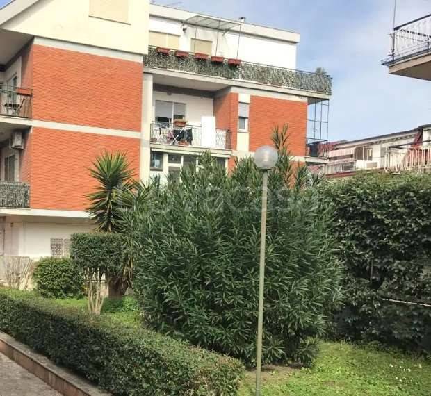 appartamento in vendita a Roma in zona Appio Claudio