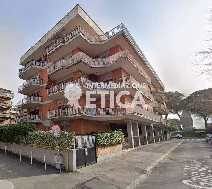 appartamento in vendita a Roma in zona Appio Claudio