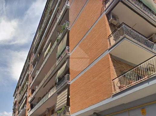 appartamento in vendita a Roma in zona Tuscolano