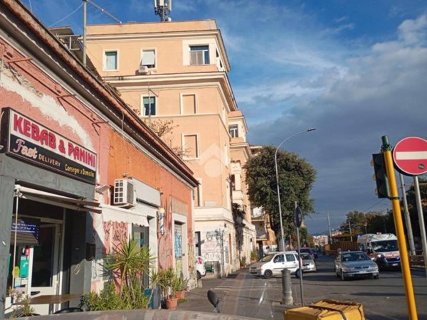 negozio in vendita a Roma in zona Tiburtino