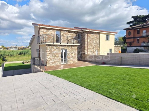 casa indipendente in vendita a Roma