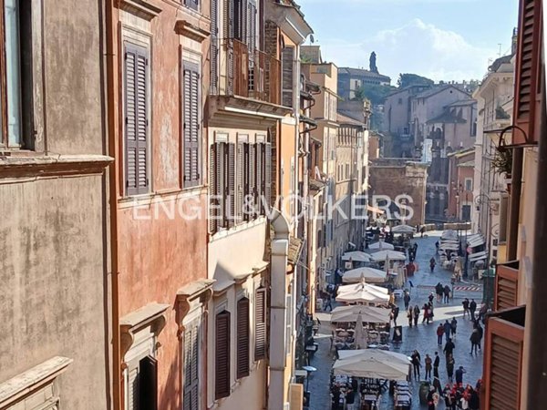 appartamento in vendita a Roma in zona Centro Storico