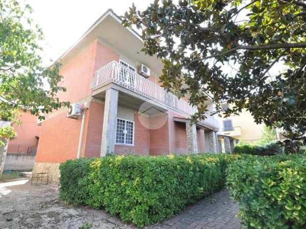 casa indipendente in vendita a Roma in zona Borghesiana