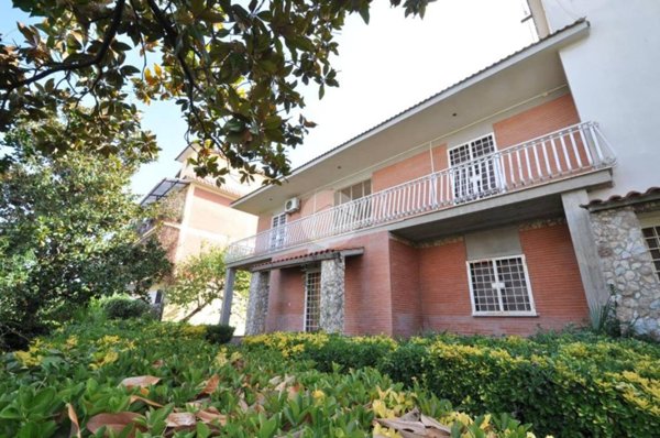casa indipendente in vendita a Roma in zona Finocchio