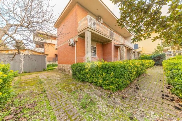 appartamento in vendita a Roma in zona Finocchio