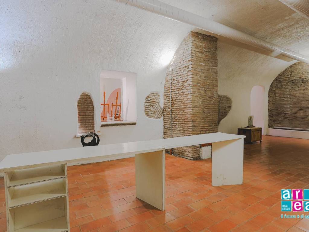 negozio in vendita a Roma in zona Rione Regola