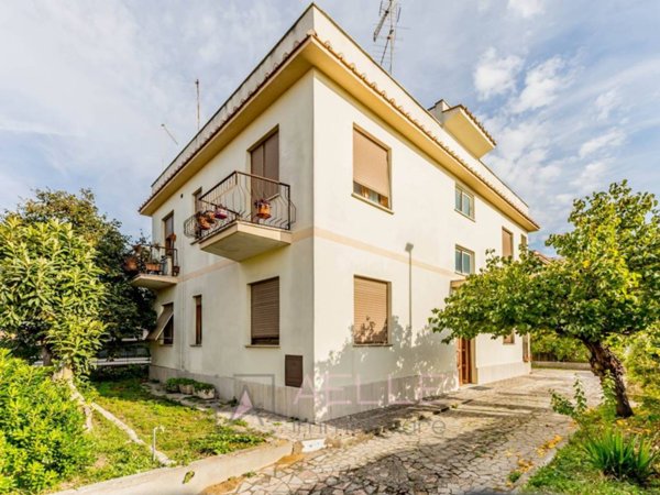 appartamento in vendita a Roma in zona Acilia