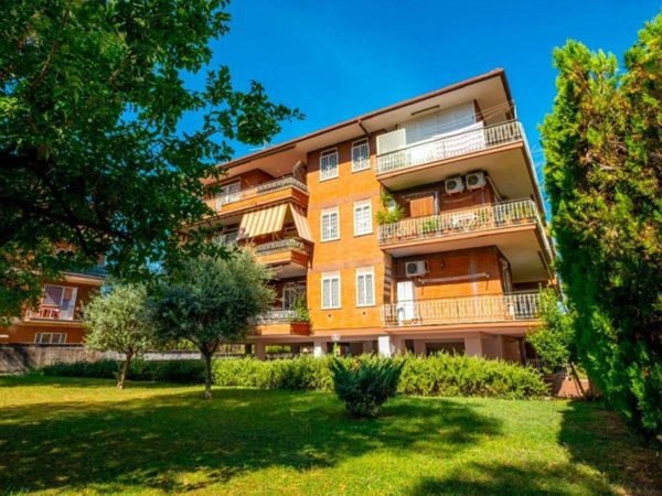 appartamento in vendita a Roma in zona Torre Angela
