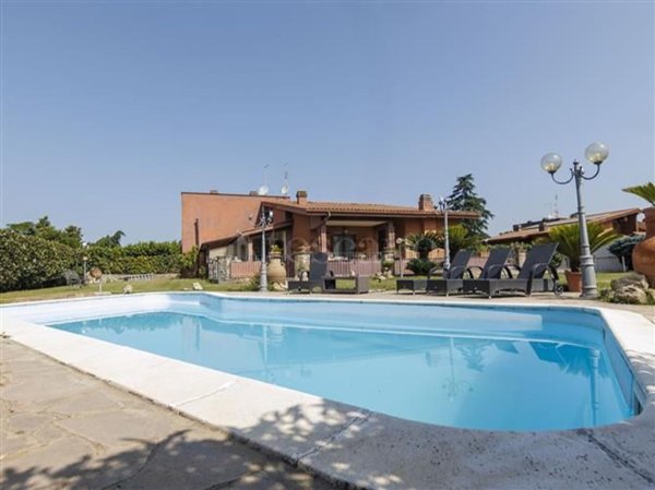 casa indipendente in vendita a Roma in zona Casal Morena