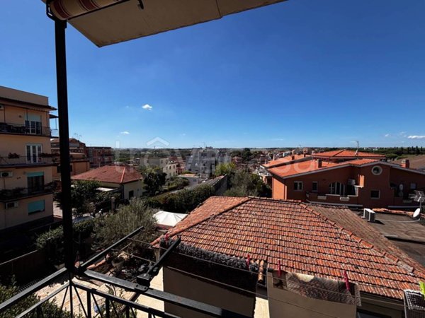 appartamento in vendita a Roma in zona Labaro