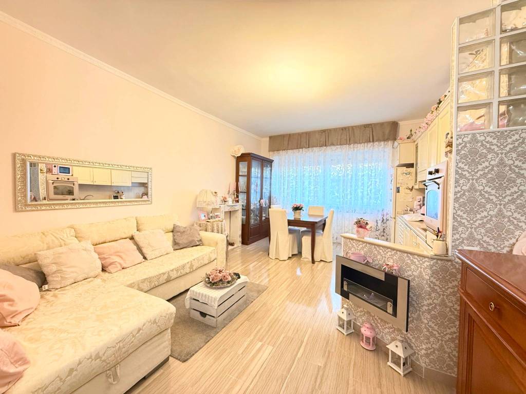 appartamento in vendita a Roma in zona Ostia