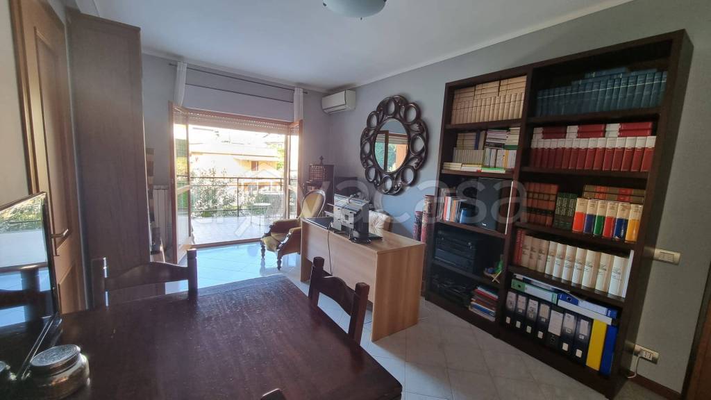 appartamento in vendita a Roma in zona Tomba di Nerone