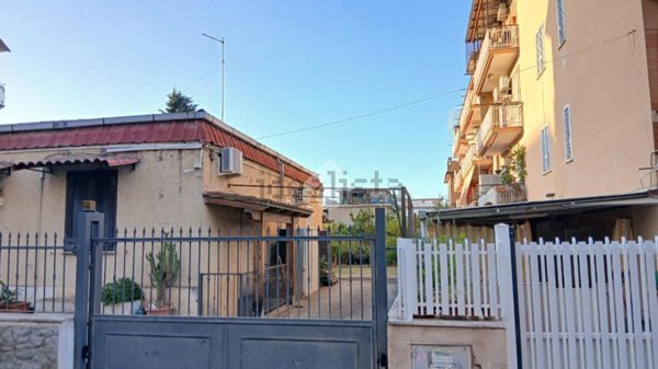 appartamento in vendita a Roma in zona Torre Angela