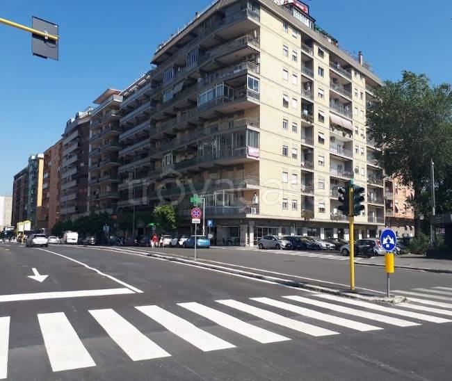 negozio in vendita a Roma in zona Ponte Mammolo