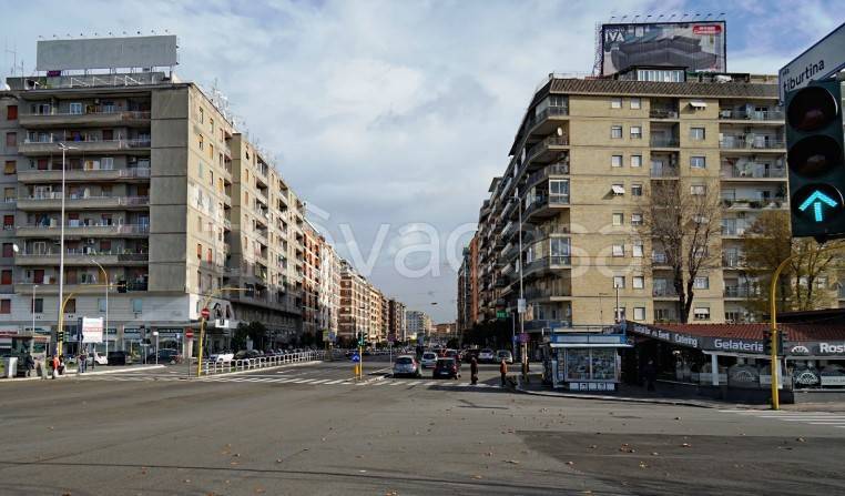 negozio in vendita a Roma in zona Ponte Mammolo
