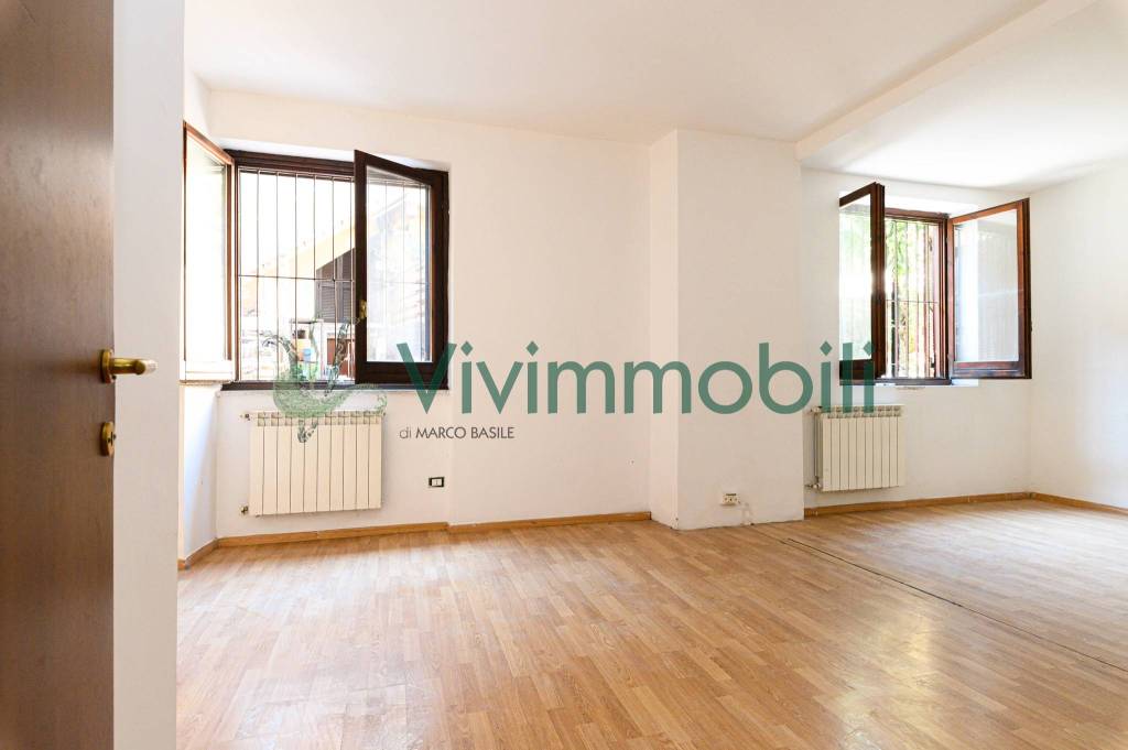 ufficio in vendita a Roma in zona Ostiense