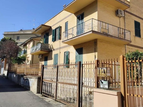 appartamento in vendita a Roma in zona Ponte Mammolo