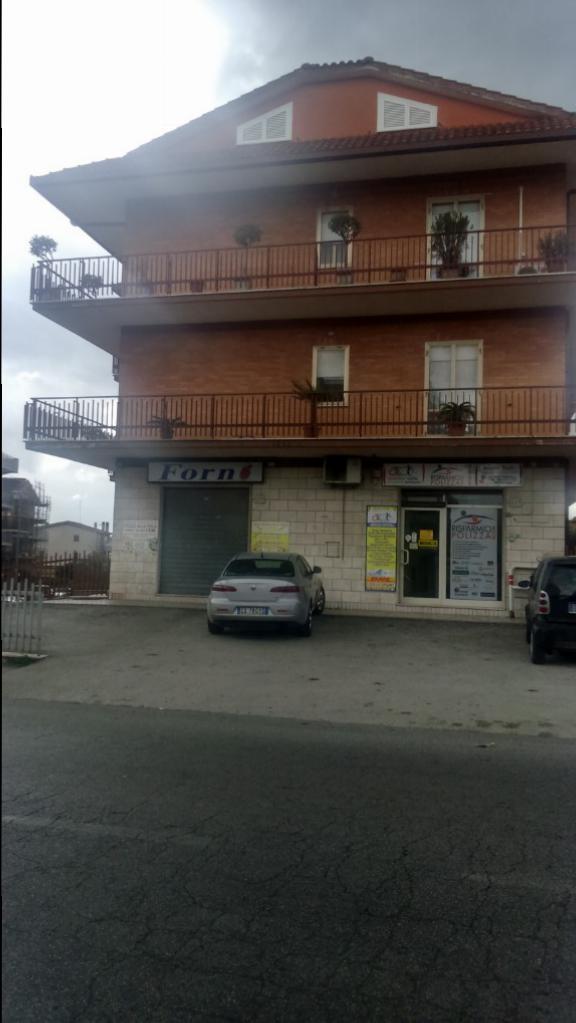 locale commerciale in vendita a Roma in zona Cesano