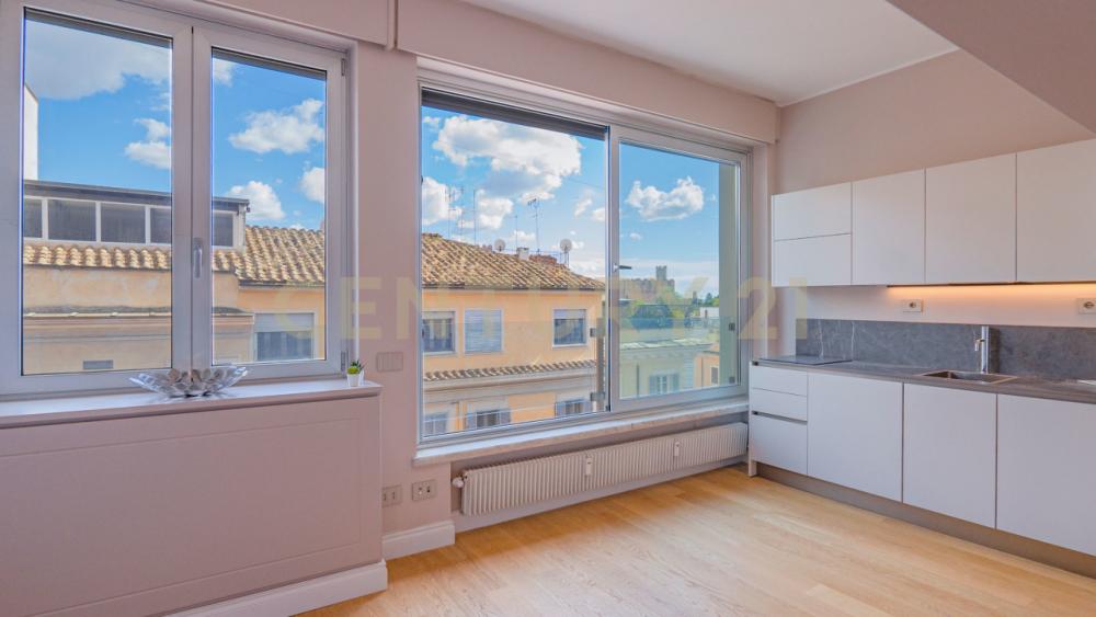 appartamento in vendita a Roma in zona Rione Monti/Campitelli