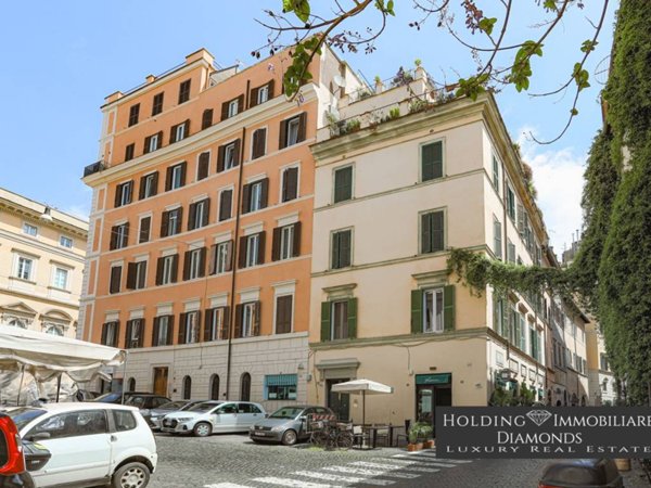 appartamento in vendita a Roma in zona Parione/Sant'Eustachio