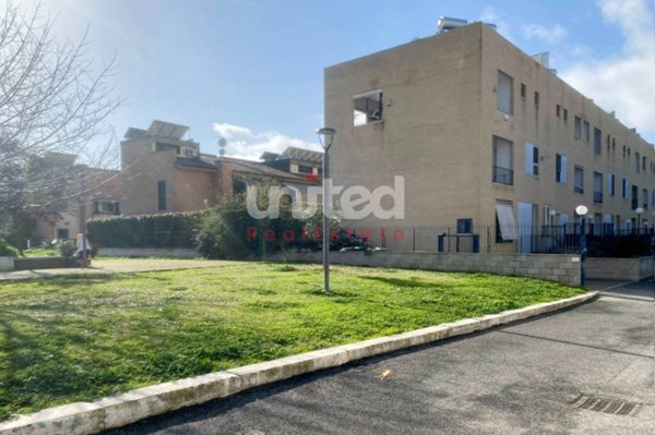 appartamento in vendita a Roma in zona Acilia