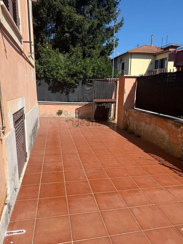 appartamento in vendita a Roma in zona Tomba di Nerone