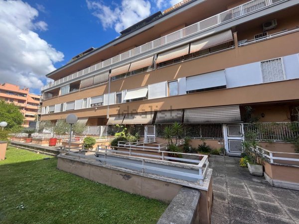 appartamento in vendita a Roma in zona Ardeatino