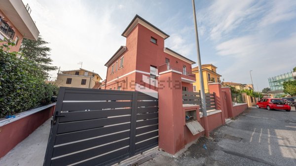 appartamento in vendita a Roma in zona Appio Pignatelli