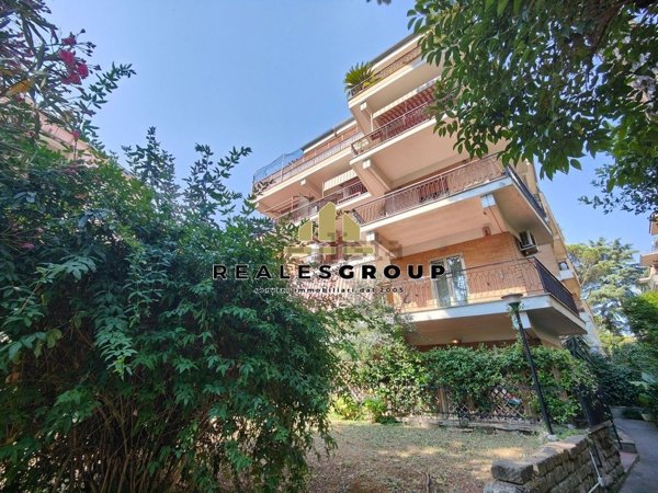 appartamento in vendita a Roma in zona Tomba di Nerone