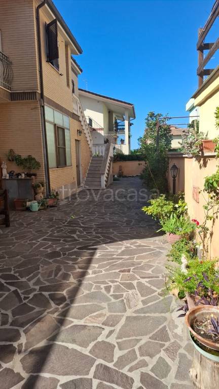 appartamento in vendita a Roma in zona Dragona/Bagnoletto