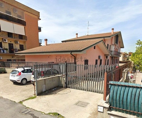 appartamento in vendita a Roma in zona Torre Angela