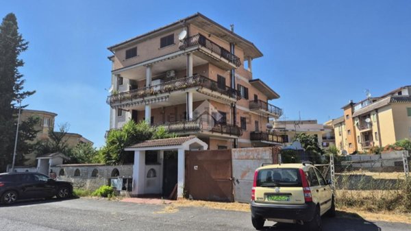 appartamento in vendita a Roma in zona Torre Gaia