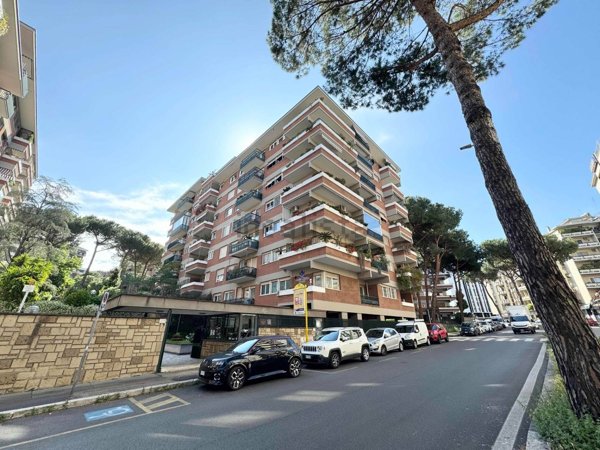 appartamento in vendita a Roma in zona EUR