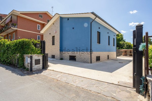 casa indipendente in vendita a Roma