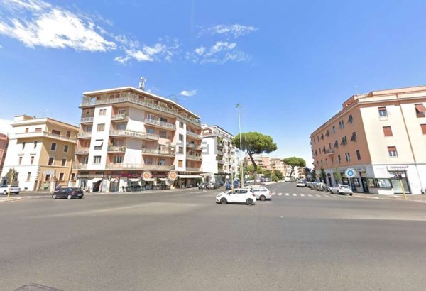 locale commerciale in vendita a Roma in zona Aurelio