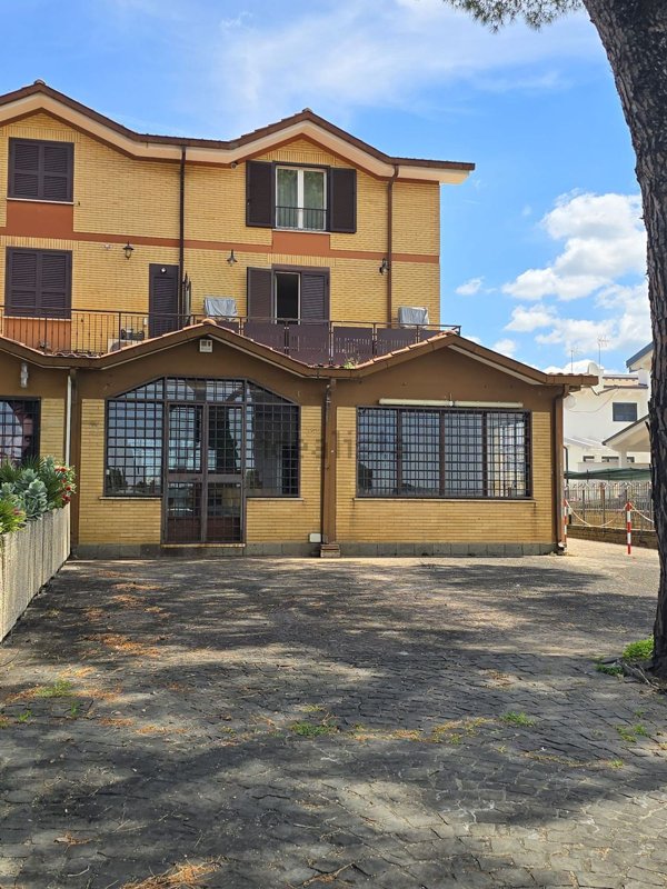 appartamento in vendita a Roma in zona Tor Vergata/Torrenova