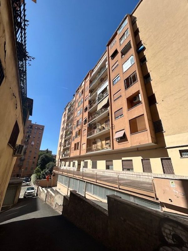 appartamento in vendita a Roma in zona Ostiense