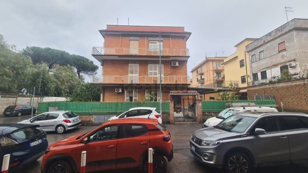 appartamento in vendita a Roma in zona Torre Angela