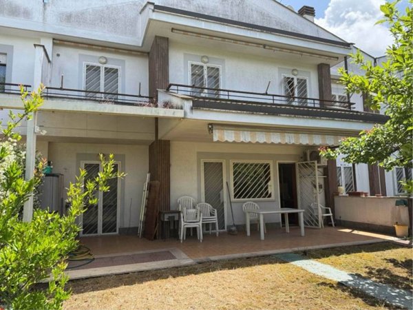 casa indipendente in vendita a Roma in zona Torrino